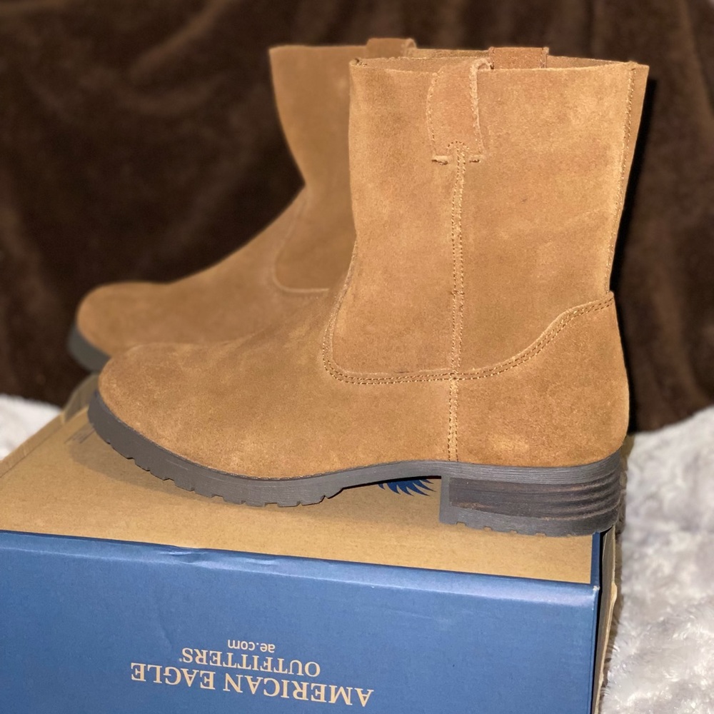Brand NIB American Eagle suede tan/light brown boots size 8